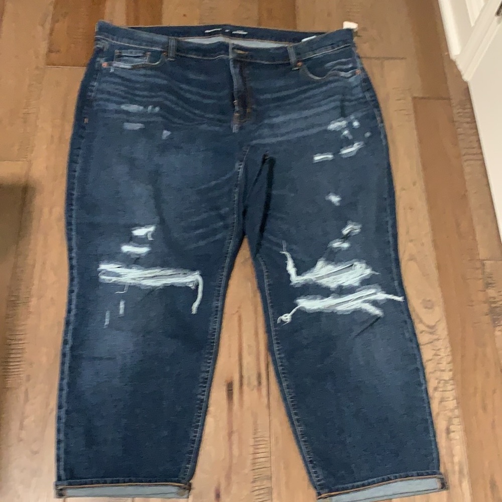 ==Old Navy Ripped Mid-Rise Boyfriend Jeans NWOT size 20